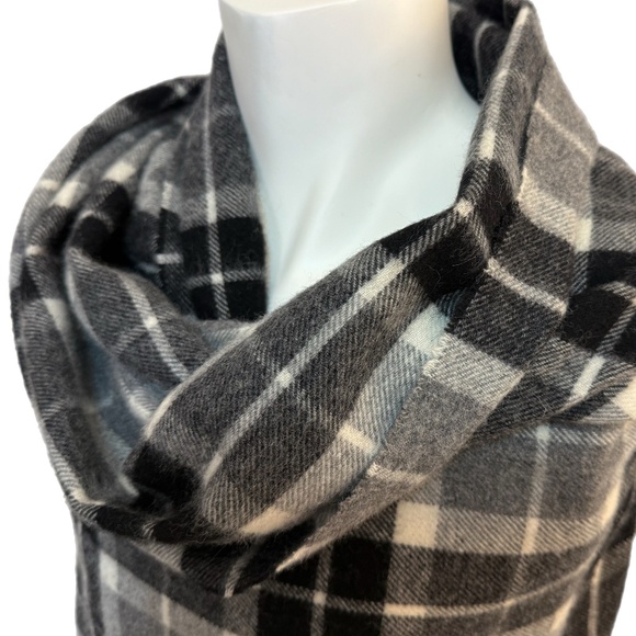 Muji 100% Wool Plaid Wrap Shawl – Grey, Black & Cream Check, with Hand Openings - Picture 4 of 9
